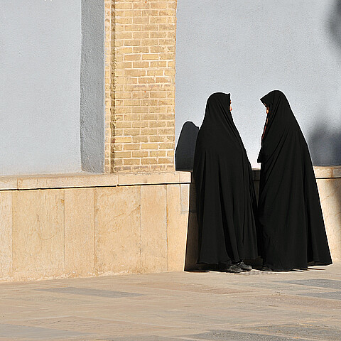 Las mujeres iraníes cada vez están más sometidas al uso del velo 