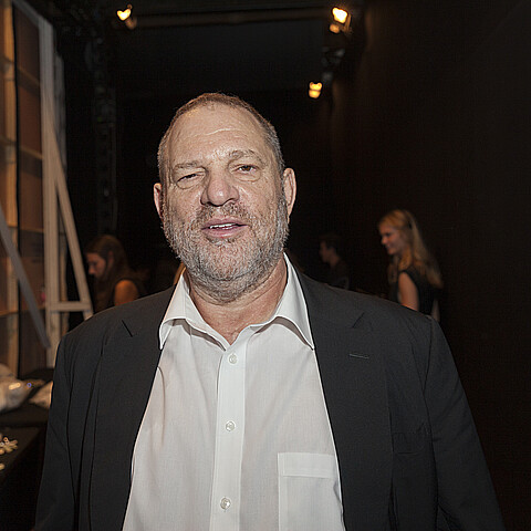Anulan sentenia a Weinstein