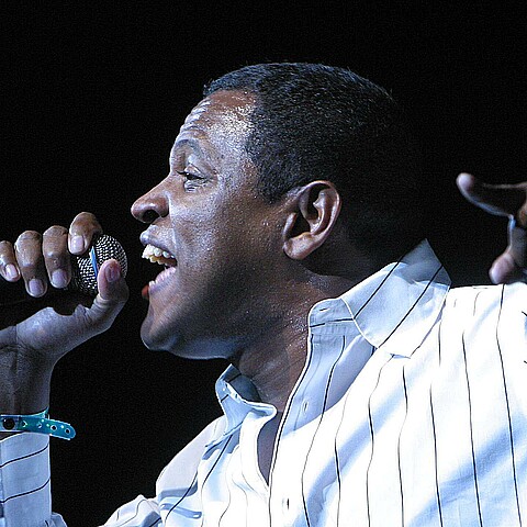 El cantautor Omar Geles , durante su actuación en el concierto "100% Colombiano"