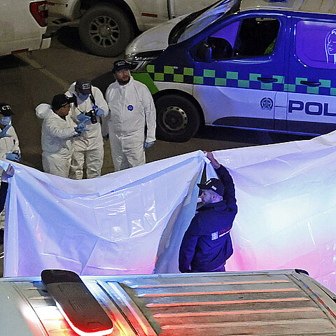 Agentes investigan la zona donde el director de la cárcel La Modelo de Bogotá fue asesinado