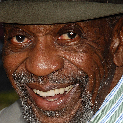 El actor falleció por causas naturales, a los 90 años en California 