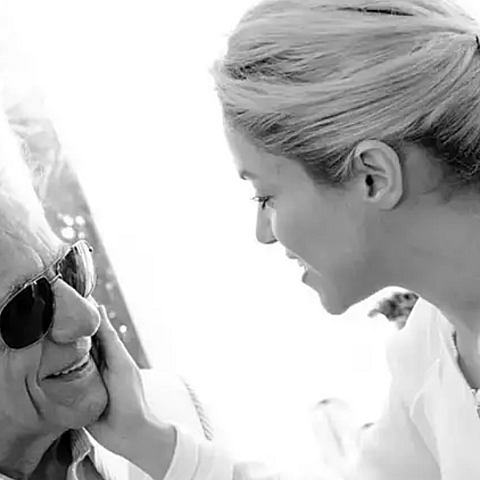 La artista colombiana viajó a su país natal para acompañar a su padre