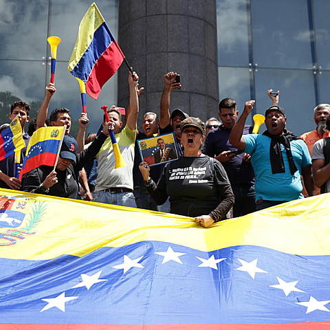 Miles de venezolanos están en la calle pidiendo transparencia en las elecciones