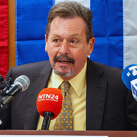 El magnate de origen cubano aparentemente se suicidó en su casa 