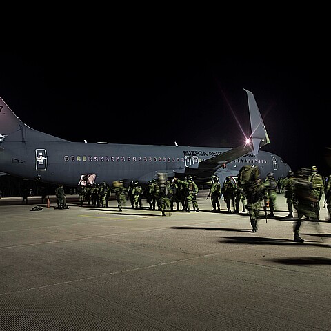Mexican army soldiers arrive in Sinaloa to reinforce security activities derived from the confrontation between armed forces, police and members of organized crime in 2019