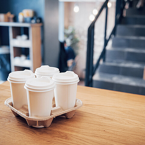 Toma café para trabajar para toda la oficina