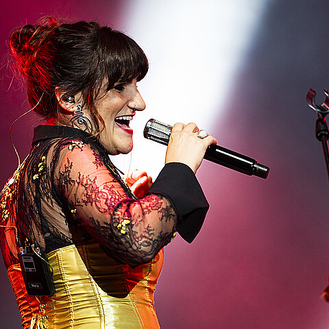 Rozalén despliega su magia y sumerge Cap Roig en un mar de emociones