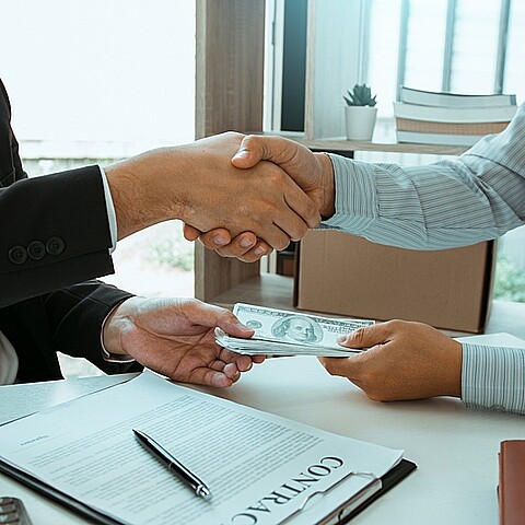 Cerrando negocio a cambio de un prestamo