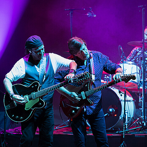 pop nostálgico de Los Secretos invade Cap Roig