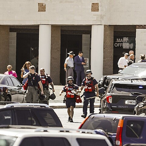 Agentes de policía en la escena del tiroteo reportado en Apalachee High School en Winder, Georgia, EE. UU., el 4 de septiembre de 2024.