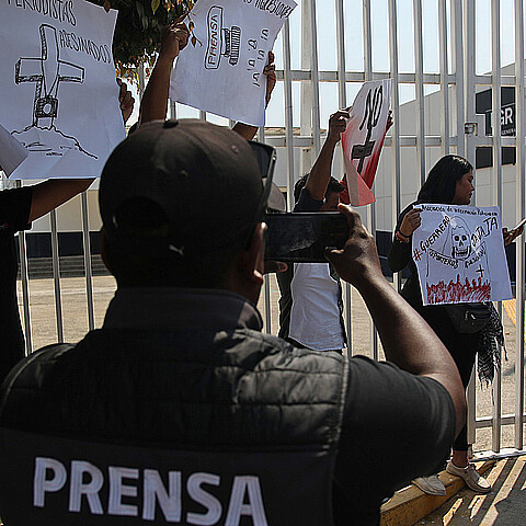 Reporters protest in front of the Attorney General's Office (FGR to demand justice for the murder of their colleagues Mauricio Cruz Solís, from Michoacán, and Patricia Ramírez González, from Colima, which occurred this week. 