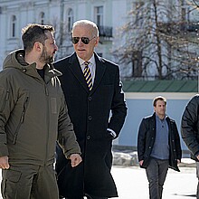 Imagen cedida por el Gobierno de Ucrania del presidente de Estados Unidos, Joe Biden, y su homólogo ucraniano, Volodimir Zelenski