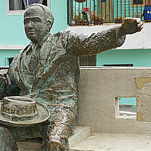 Estatua del poeta chileno en Valparaíso, Chile 