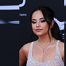 Becky G dice que hay que "excluir a la gente negativa" de la vida