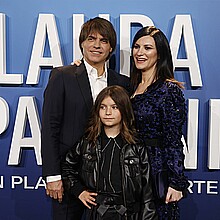 La cantante italiana y su esposo en la presentación de su película 