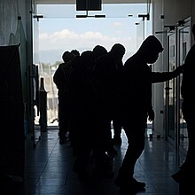 Migrantes llegan al Centro de Recepción de Retornados