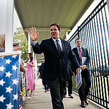 Florida Gov. Ron DeSantis waving to Floridians in Jacksonville, FL in 2020