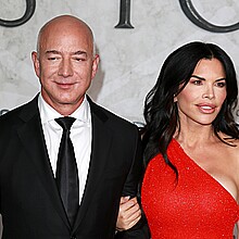 Mascarón de proa del yate de $500 millones de Jeff Bezos parece ser la cara de su novia Lauren Sánchez