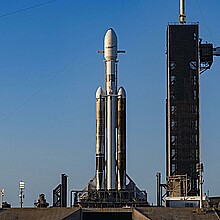 El cohete Falcon que lleva la misión ViaSat-3 Americas instalado en la plataforma de lanzamiento LC-39A en Cabo Cañaveral, Florida.