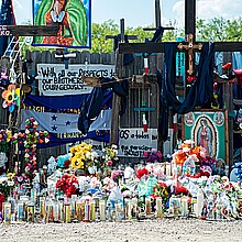 Memorial for the 53 migrants that died locked up in a trailer in San Antonio