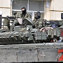 Militares Wagner Group bloquean el acceso al cuartel general del Distrito Militar Sur en Rostov del Don, en el sur de Rusia.