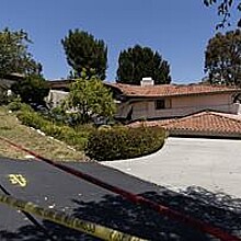 California homes sink into canyon 