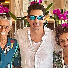El cantante cubano felicitó a sus padres esta semana 