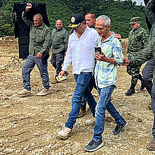 Colombian President Gustavo Petro (c) while touring the area of ​​the landslide in the vicinity of the Carmen de Atrato municipality, department of Chocó (Colombia).