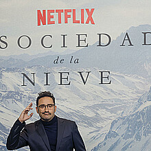 Fotografía de archivo del director J.A. Bayona durante el estreno de su película "La sociedad de la nieve". 