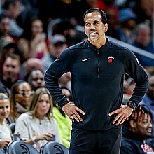 Erik Spoelstra ha llegado a un acuerdo para renovar con los Miami Heat con el mayor contrato que jamás ha firmado un entrenador en la NBA: 120 millones de dólares