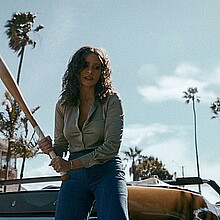 Fotograma cedido por Netflix donde aparece Sofía Vergara, como Griselda, durante una escena de 'Griselda'