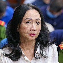 La empresaria Truong My Lan asiste al juicio en Ho Chi Minh (Vietnam) en el que fue condenada este jueves a la cadena de muerte