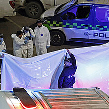 Agentes investigan la zona donde el director de la cárcel La Modelo de Bogotá fue asesinado