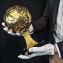 Balón de Oro concedido a Diego Maradona como mejor jugador del mundial de México'86, que iba a ser subastado. 