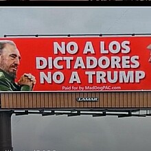 Valla publicitaria que compara a Donald Trump con Fidel Castro