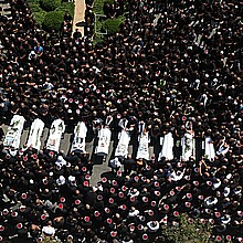 Masivo funeral por muerte de niños judíos