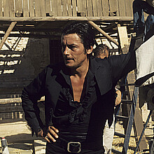 El actor francés Alain Delon durante el rodaje de la película "Zorro", del director Duccio Tessari, en 1974. 