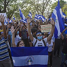 Fotografía de archivo fechada el 24 de abril de 2018, que muestra a manifestantes que participan en una protesta en contra del Gobierno del presidente Daniel Ortega, en Managua (Nicaragua)