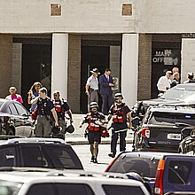 Agentes de policía en la escena del tiroteo reportado en Apalachee High School en Winder, Georgia, EE. UU., el 4 de septiembre de 2024.