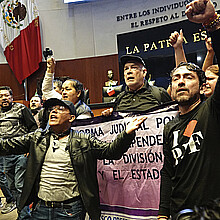 Workers of the judicial branch break into a session against the reform promoted by the ruling party at the Mexican Senate