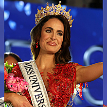 La Miss Universo Cuba, Marianela Ancheta, posa con su corona y cinta durante la ceremonia de selección 