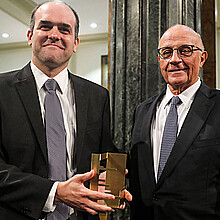 Eduardo Dávila recibe el Premio a la Investigación Económica de Fundación Banco Sabadell