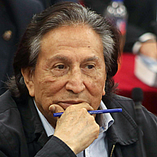 Fotografía cedida del expresidente Alejandro Toledo que asiste a la lectura de su sentencia este 21 de octubre de 2024, en Lima (Perú). 