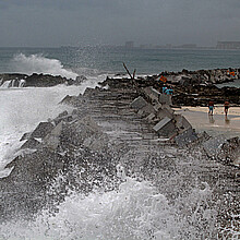 El clima se deteriora en la costa mexicana ante la llegada de la tormenta Sara