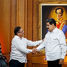 Fotografía de archivo del 1 de noviembre de 2022 de los presidentes de Venezuela y Colombia, Nicolás Maduro y Gustavo Petro, durante su primer encuentro en Caracas (Venezuela)