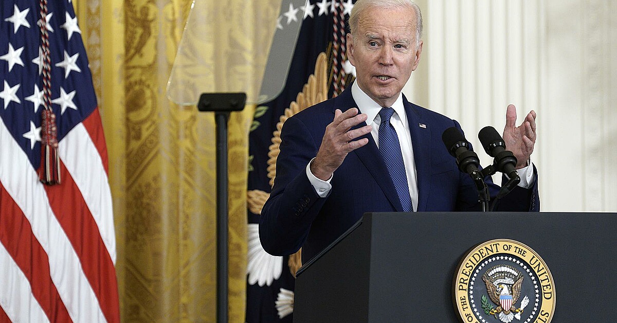 Biden caught using cheat sheet detailing reporters' questions during ...